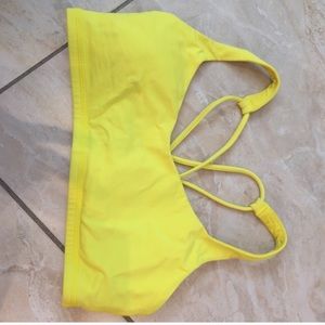 Lululemon sports bra free to be size 4